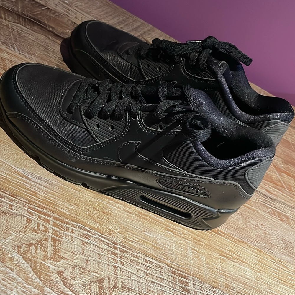 ✔️ Nike Air Max Sneakers- PRICE FIRM